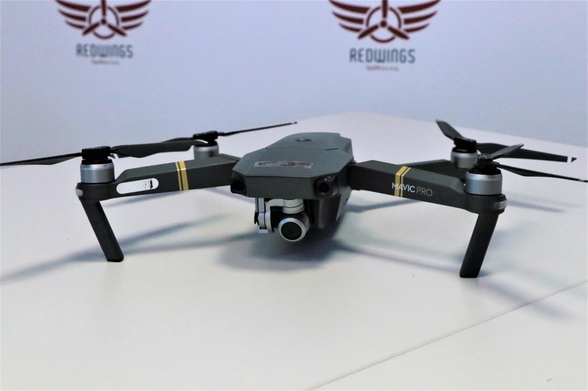 Chcesz latać dronem? Musisz przejść szkolenie i zdać egzamin. Od początku 2021 roku na terenie całej Unii Europejskiej obowiązuje nowe prawo. Co dokładnei się zmienia? Specjalnie dla RMF FM wyjaśnia egzaminator LKE (Lotniczej Komisji Egzaminacyjnej) Janusz Szczuczko. 