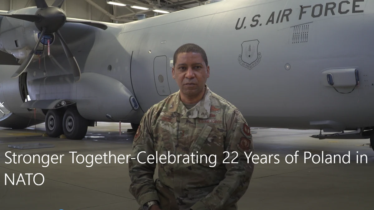 Żołnierze Orkiestry Amerykańskich Sił Powietrznych w Europie nagrali video w Bazie Lotniczej w Ramstein w Niemczech, gdzie stacjonują. Polscy wojskowi z Orkiestry w Bytomiu nagrali swoje video w Krakowie w 8. Bazie Lotnictwa Transportowego, w asyście samolotów transportowych PZL M28 "Bryza" oraz CASA C-295.