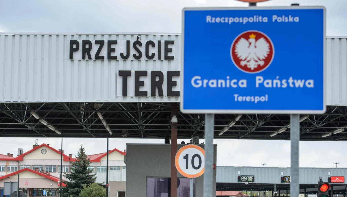 Zaginęła dyrektorka Polskiej Szkoły w Brześciu na Białorusi Anna Paniszewa. Z niepotwierdzonych informacji wynika, że kobietę zatrzymano, kiedy wracała z Polski - podaje portal Tut.by. Może mieć to związek ze sprawą karną dotyczącą "heroizacji przestępców wojennych". 