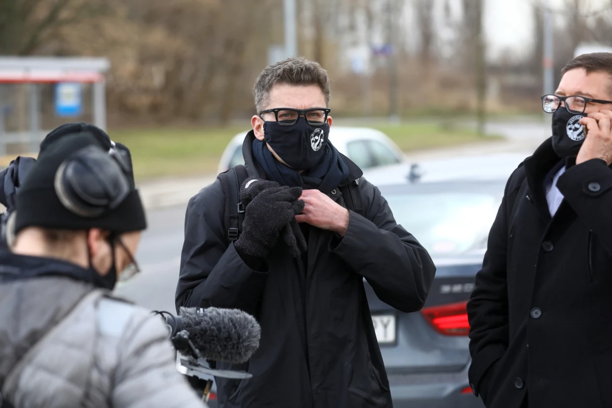 W związku z tym, że sędzia Igor Tuleya już po raz trzeci, mimo prawnego obowiązku, nie stawił się na przesłuchanie w prokuraturze, Wydział Spraw Wewnętrznych Prokuratury Krajowej wystąpi do Sądu Najwyższego o zgodę na jego przymusowe doprowadzenie - informuje w komunikacie dział prasowy PK.