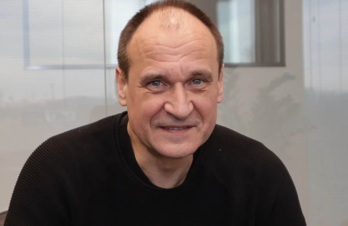 Kropla drąży skałę; to jest ten jeden z postulatów, które od sześciu lat jak mantrę powtarzam - tak lider Kukiz'15 Paweł Kukiz odniósł się do powołania przez prezydenta Andrzeja Dudę zespołu ws. wprowadzenia instytucji sędziów pokoju.