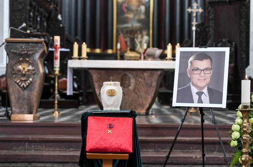 Tragicznie zmarły w ubiegłym tygodniu dziennikarz TVP Piotr Świąc spoczął na gdańskim cmentarzu Srebrzysko. W ostatniej drodze towarzyszyli mu m.in. rodzina, współpracownicy i prezes TVP Jacek Kurski.
 