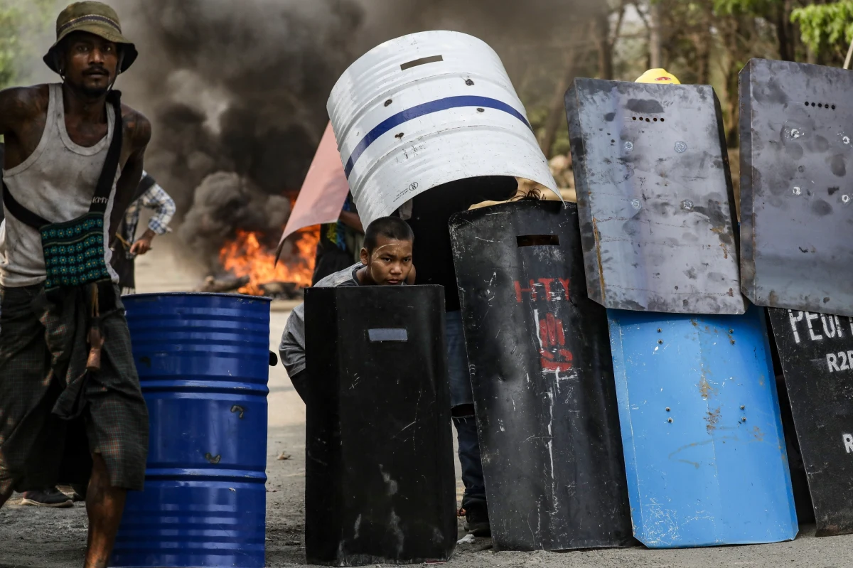 To był najkrwawszy dzień protestów trwających w Mjanmie od początku lutego. Służby bezpieczeństwa zastrzeliły 38 protestujących przeciwko przewrotowi wojskowemu w tym kraju. Demonstranci w Mjanmie od kilku tygodni wychodzą na ulice, domagając się ustąpienia junty, która przejęła władzę w wyniku puczu, i żądając uwolnienia demokratycznie wybranej przywódczyni Aung San Suu Kyi.
