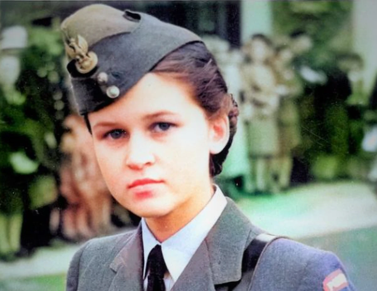 Instytut Pamięci Narodowej prosi o pomoc w rozwiązaniu zagadki. Na swoim profilu na Facebooku publikuje zdjęcie młodej dziewczyny w polskim mundurze. Prosi o zgłaszanie się osób, które ją rozpoznają.