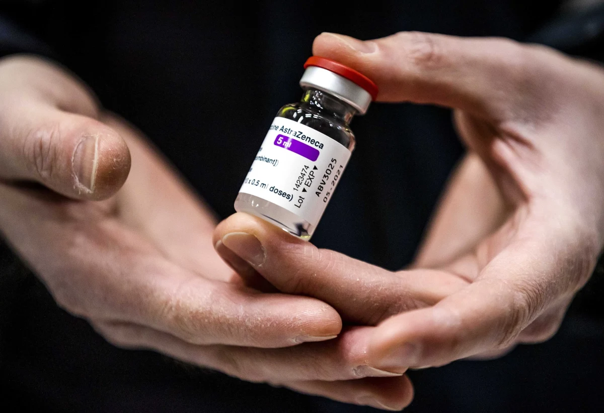 Światowa Organizacja Zdrowia (WHO) podkreśliła, że jak dotąd nie ma żadnych dowodów wskazujących, że przypadki zakrzepów krwi u szczepionych przeciwko Covid-19 miały związek ze szczepionką firmy AstraZeneca - informuje Reuters.