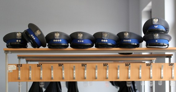 Polska prokuratura zwróciła się do Szwecji o informacje na temat byłej policjantki z Gorzowa Wielkopolskiego, która w szwedzkim więzieniu miała odbyć wyrok za przemyt ponad 100 kilogramów narkotyków - dowiedział się reporter RMF FM Krzysztof Zasada. Prokuratorzy sprawdzają, czy wszcząć śledztwo wobec byłej funkcjonariuszki wydalonej ze służby.