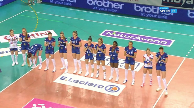 W TAURON Lidze czeka nas transferowy hit! Niestety wymuszony, bo związany z problemami zdrowotnymi przyjmującej E.Leclerc Moya Radomki Janisy Johnson, która nie zagra już do końca sezonu. Klub walczący w półfinał mistrzostw Polski dokonał więc transferu medycznego i do TAURON Ligi wróci serbska mistrzyni świata i mistrzyni Europy. O kogo chodzi? Przed pierwszym meczem ćwierćfinału zdradzili to nasi komentatorzy Joanna Mirek i Adrian Brzozowski.