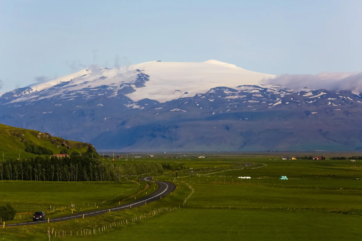 Mieszkańcy Grindavik na Islandii od trzech tygodni nie mieli spokojnej nocy. Nie śpią z powodu trzęsień ziemi. Takich wstrząsów zanotowano 40 tysięcy. Eksperci nie mają wątpliwości - to wulkan budzi się do życia. 