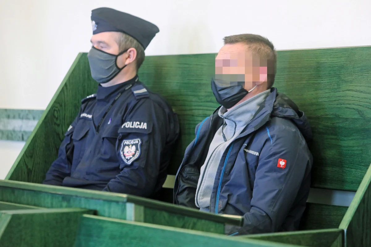 Półtora roku więzienia, 10 tys. zł nawiązki na rzecz miejscowego schroniska i 15-letni zakaz posiadania wszelkich zwierząt - taki wyrok zapadł przed Sądem Rejonowym w Białymstoku w procesie 35-latka, który z ósmego piętra zrzucił psa. Mężczyzna zwierzę wyrzucił przez okno, bo był podirytowany tym, że skakało po stole i parapecie.