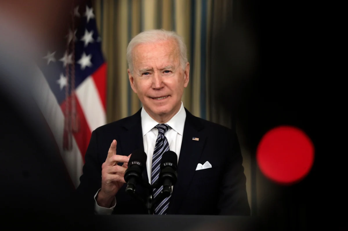 Prezydent USA Joe Biden oznajmił, że przywódca Rosji Władimir Putin zapłaci cenę za ingerencję w zeszłoroczne wybory w Stanach Zjednoczonych i próbę przechylenia ich wyniku na korzyść ubiegającego się wówczas o reelekcję Donalda Trumpa. W wywiadzie dla telewizji ABC News Biden powiedział także, że uważa, iż Putin jest zbójcą.