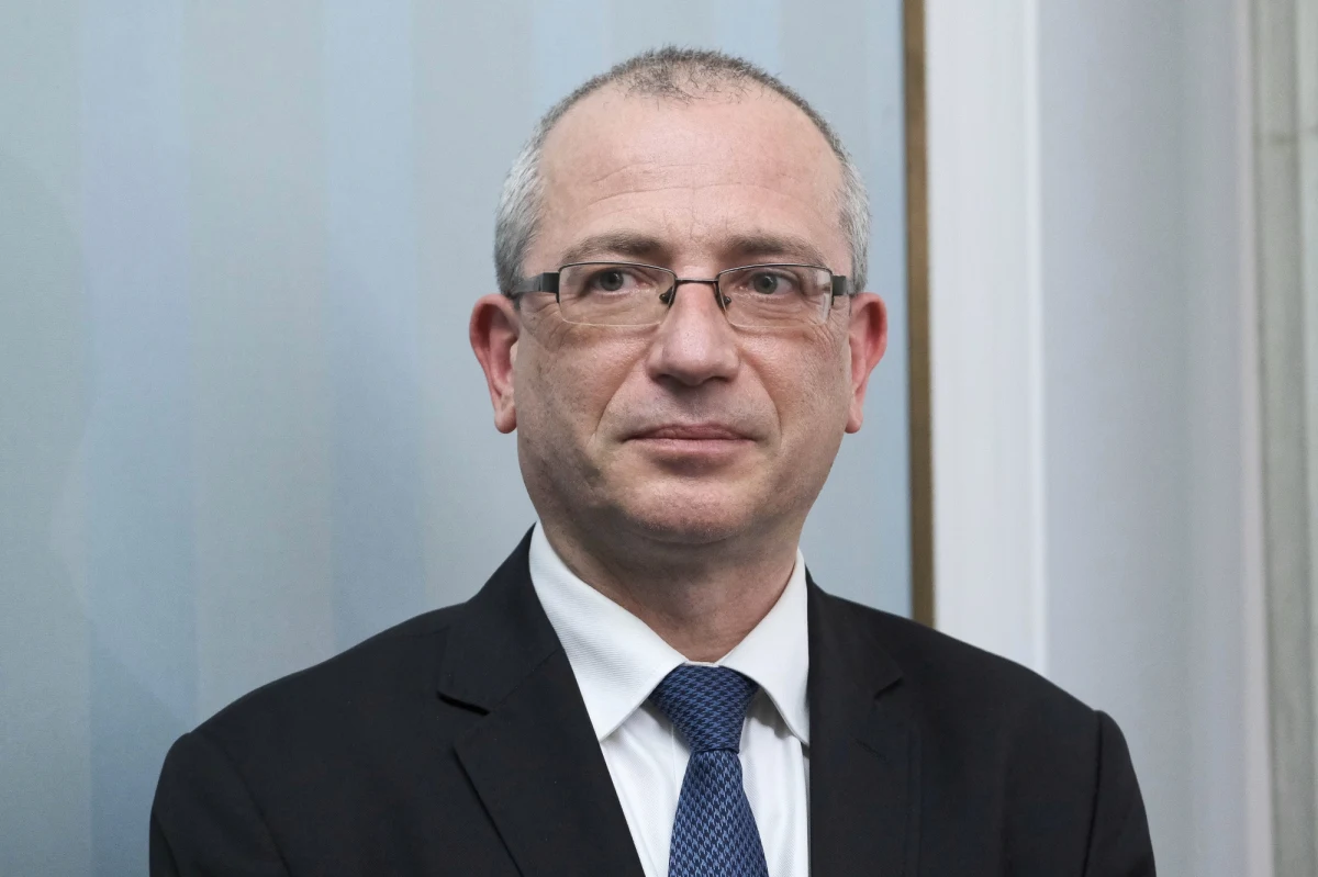 Sławomir Patyra będzie wspólnym kandydatem Koalicji Polskiej - PSL i Koalicji Obywatelskiej na Rzecznika Praw Obywatelskich - poinformowali politycy obu ugrupowań. Polki i Polacy zasługują na RPO w pełni obiektywnego i niezależnego, a taką gwarancję daje osoba prof. Patyry - mówili.