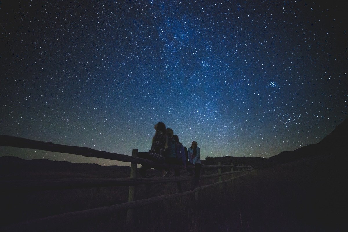 W najbliższą sobotę o godz. 10.37 Słońce osiągnie punkt równonocy wiosennej, zwany punktem Barana, a tym samym rozpocznie się astronomiczna wiosna. O tej porze roku na niebie będzie można zobaczyć m.in. planety, a poza Polską także całkowite zaćmienie Księżyca i obrączkowe zaćmienie Słońca.