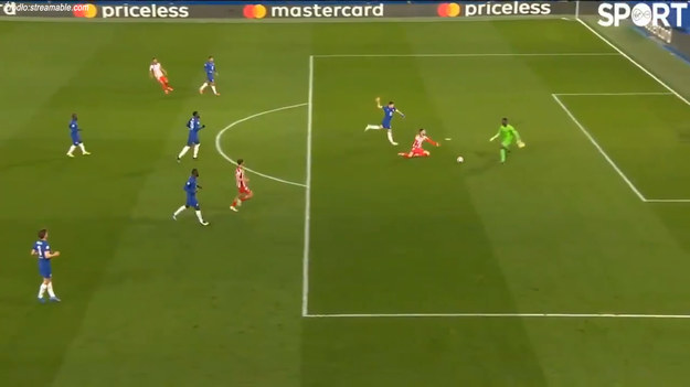 W środę rozegrany został rewanżowy mecz 1/8 Ligi Mistrzów. Chelsea Londyn pokonała Atletico Madryt 2-0 i w dwumeczu wygrała łącznie 3-0, co dało jej awans do następnej rundy rozgrywkowej. Niestety sędziowie spotkania popełnili poważny błąd nie dyktując rzutu karnego dla gości i nie wykluczając obrońcy Chelsea z dalszej gry.