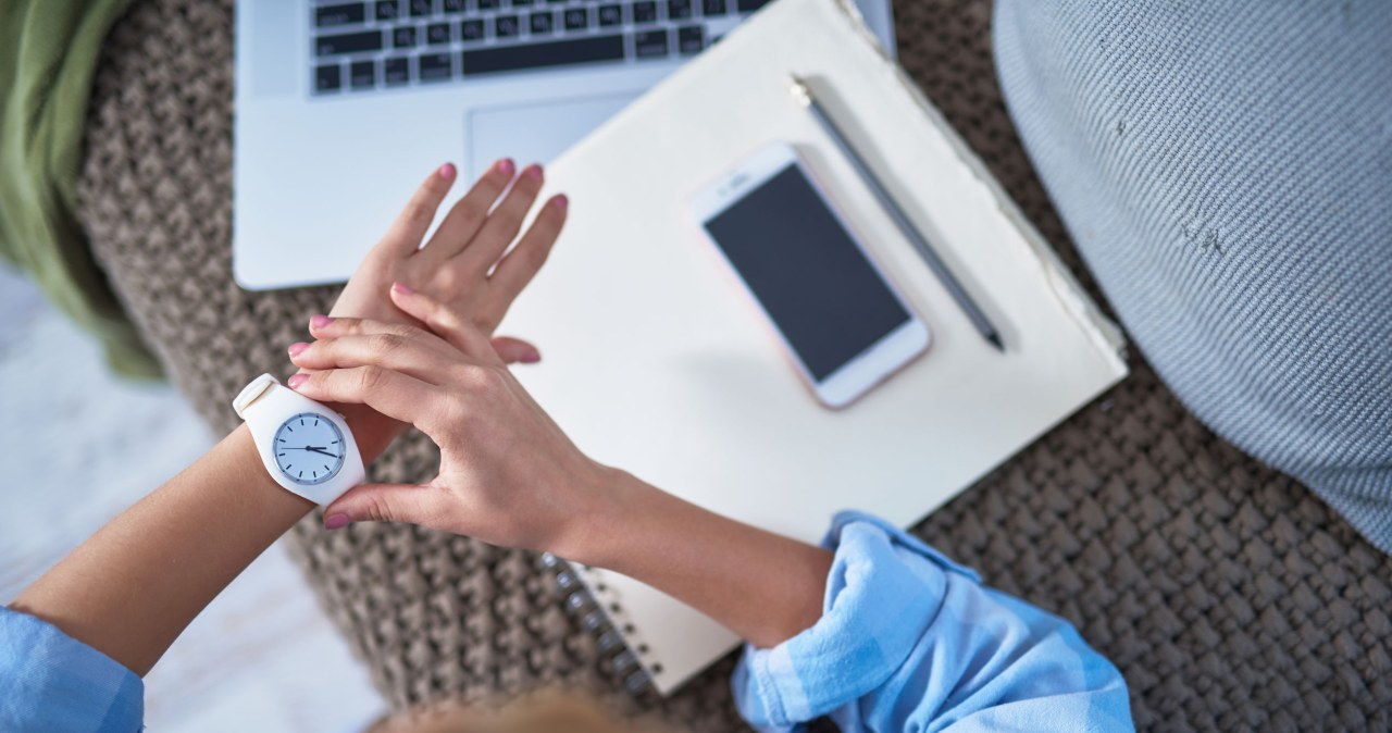 Zmiana czasu w letni 2026. Kiedy przesuwamy wskazówki zegarów?