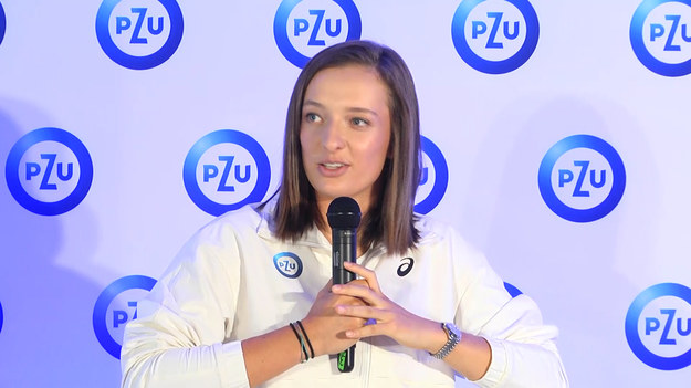 "Nie kryję, że czasami czytam komentarze pod postami, które sama wstawiam w mediach społecznościowych. Mam taki cel na ten rok, aby czasami nawet na nie odpowiadać" - mówi Iga Świątek.