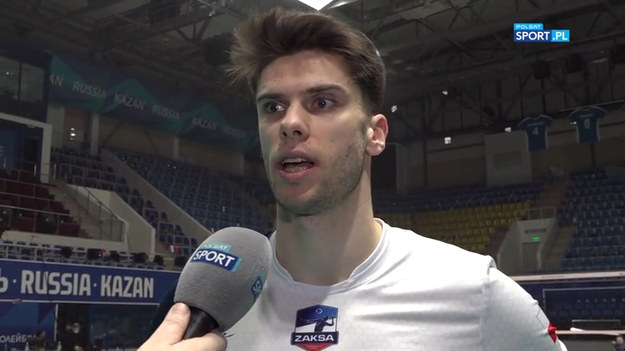 Dramatyczny bój w Kazaniu. Grupa Azoty ZAKSA Kędzierzyn-Koźle przegrała dwa pierwsze sety z Zenitem, ale potem w świetnym stylu wróciła do gry i pokonała Rosjan 3:2. To stawia ją w bardzo dobrej sytuacji przed rewanżem.
Siatkarze ZAKS-y pojechali do Kazania opromienieni zwycięskim turniejem finałowym Tauron Pucharu Polski. Jak jeden mąż podkreślali, że spodziewają się w Rosji trudnego, ale wyrównanego spotkania. Takie zapowiedzi nie wydawały się słowami na wyrost, bo w ćwierćfinale z PGE Skrą Bełchatów Zenit nie wyglądał na mocarza nie do pokonania. W czwartek zagrał lepiej i wygrał dwa pierwsze sety, ale później ZAKSA przebudziła się i wraca do Polski ze świetnym rezultatem.
Wypowiedź przyjmującego kędzierzynian Aleksandra Śliwki.
