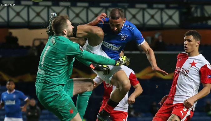 Liga Europy. Glasgow Rangers - Slavia Praga. Bandycki faul Kemara Roofe. Wideo