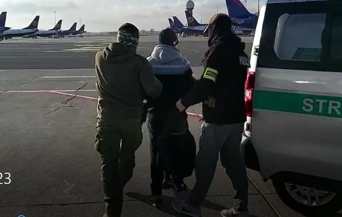 W 2004 roku na Kaszubach, w lesie w okolicy Stężycy znaleziono zwłoki 47-latki. Matka sześciorga dzieci została uduszona. Mimo prowadzonego śledztwa wówczas nie udało się znaleźć podejrzanego. Przełom nastąpił dopiero po kilkunastu latach od morderstwa.