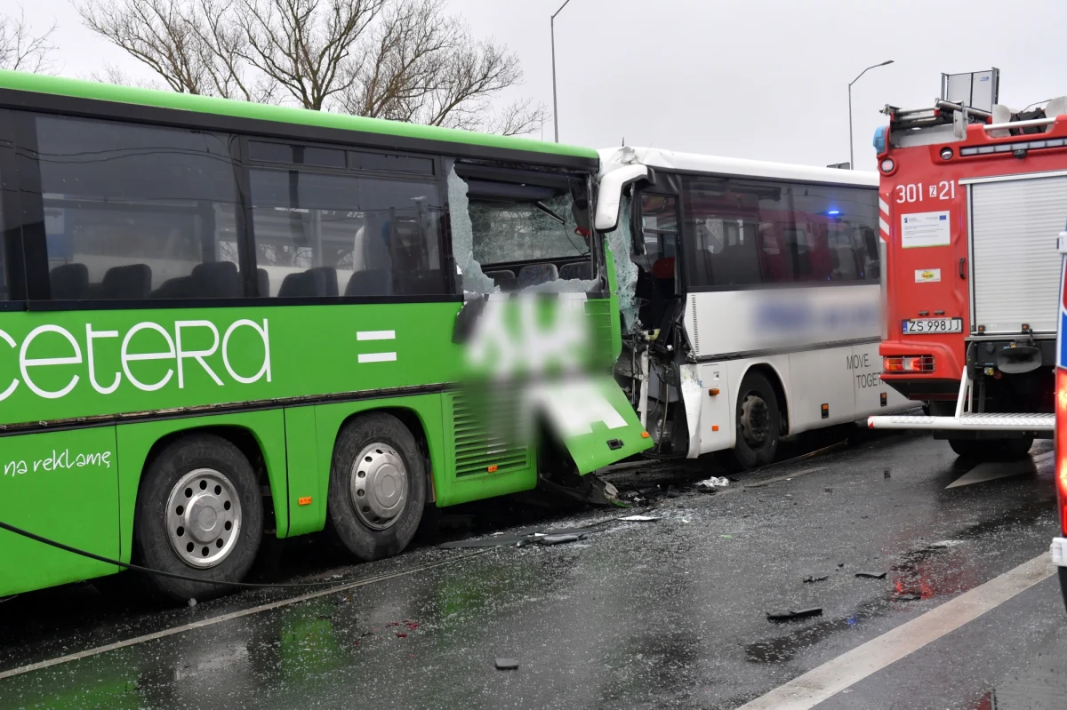 Do zderzenia dwóch autobusów doszło na ulicy Gdańskiej w Szczecinie. Ciężko ranna została jedna osoba, a 22 zostały poszkodowane – informuje reporterka RMF FM Aneta Łuczkowska. Są gigantyczne utrudnienia na wjeździe do centrum miasta. 