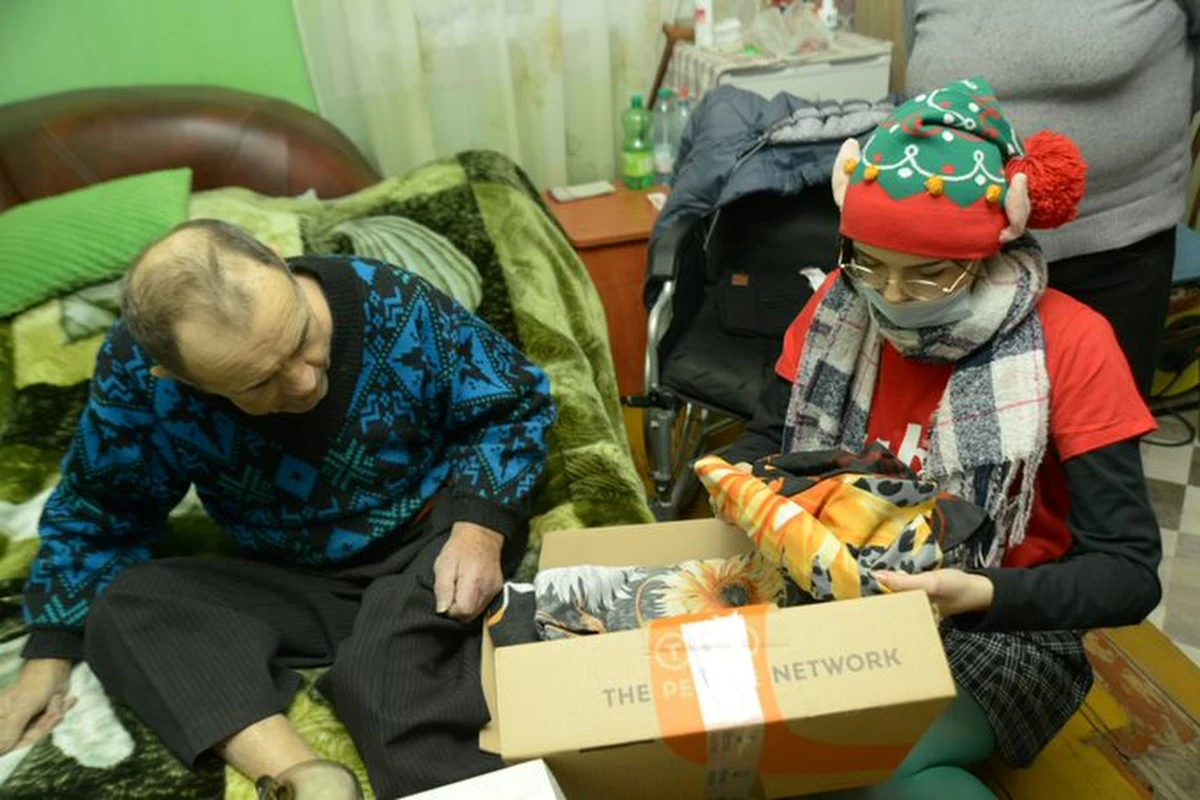 Prawie 3 tys. - to liczba osób, które w ubiegłym roku zginęły na polskich drogach. To tyle samo, ile poniosło śmierć w zamachach na World Trade Center. W tym samym roku według szacunków policji niemal 12 tys. osób próbowało popełnić samobójstwo. W pożarach w naszym kraju rocznie ginie ponad pół tysiąca ludzi. Co piąta rodzina włączona w 2019 roku do Szlachetnej Paczki musiała walczyć z trudną codziennością przez zrządzenie losu. Najczęstszym z nich pozostaje jednak choroba. Tak jak w historii pana Waldemara.