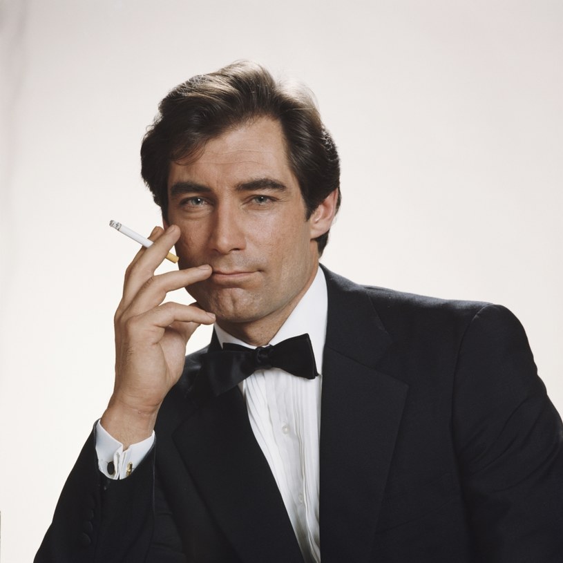 Według brytyjskiego magazynu "GQ" to najlepszy Bond, według krawców ubierających kolejnych agentów 007 - najwyższy (188 cm). 21 marca Timothy Dalton świętuje 75. urodziny.