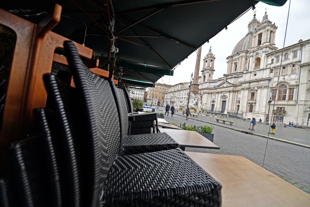 Rząd odwołuje plany poświątecznego luzowania obostrzeń - ustalili dziennikarze RMF FM. Jeszcze nieco ponad tydzień temu sam minister zdrowia sygnalizował, że zaraz po Wielkanocy będzie chciał znosić część obostrzeń. Teraz jednak szansa na – choćby małe luzowanie – się oddala. Wszystko ze względu na rosnącą liczbę zakażeń koronawirusem w Polsce.