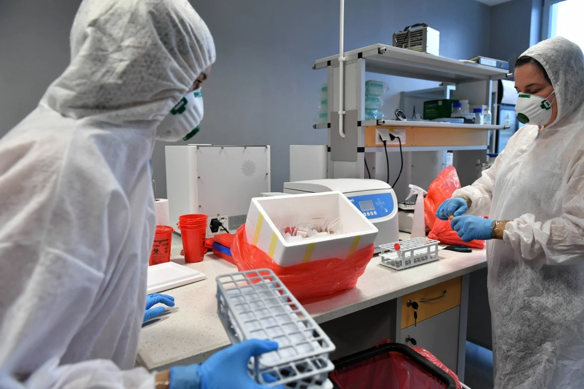 Najnowsze dane Ministerstwa Zdrowia mówią o 26 405 nowych przypadkach zakażenia koronawirusem. Nie żyje 349 osób z Covid-19. 261 z nich miało choroby współistniejące.