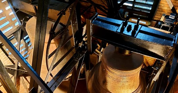 Największy waży prawie dwie tony, a najmniejszy 500 kilogramów. Cztery dzwony z kościoła pw. św. Rodziny w Pile przechodzą renowację. 