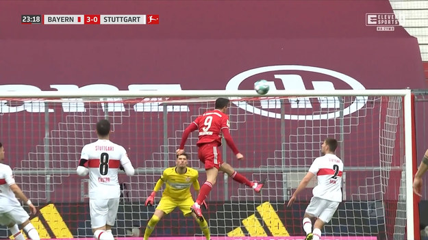 W meczu 26. kolejki Bundesligi Bayern Monachium pokonał VfB Stuttgart 4-0. Hat-tricka skompletował Robert Lewandowski. Polak ma na koncie już 35. ligowych goli.
Mecz nie najlepiej rozpoczął się dla Bayernu. Stutgart odważnie atakował, a w 13. minucie czerwoną kartkę otrzymał Alphonso Davies.O późniejszej grze Bayernu nie można już powiedzieć ani jednego złego słowa. Po pięciu minutach gry w osłabieniu podopieczni Hansiego Flicka otworzyli wynik. Konkretnie zrobił to Robert Lewandowski, który dobrze wyprzedził obrońcę i skutecznie wykończył dośrodkowanie Serge'a Gnabry'ego.

