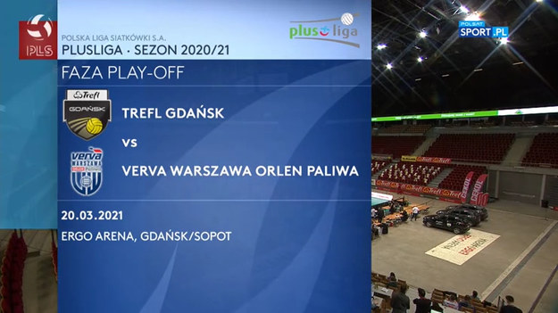Po zaciętym meczu i zwrotach akcji Trefl obejmuje prowadzenie w play-off PlusLigi. Mariusz Wlazły zagrał jak za najlepszych lat.
Prezes Trefla Gdańsk, Dariusz Gadomski stawiał w roli faworyta niżej przed siatkarskim play-off notowanych gości z Warszawy. Argumentował, że mają oni w swych szeregach aż pięciu mistrzów świata (Andrzej Wrona, Damian Wojtaszek, Artur Szalpuk, Bartosz Kwolek, Piotr Nowakowski). Gospodarze mieli za to Mariusza Wlazłego.
