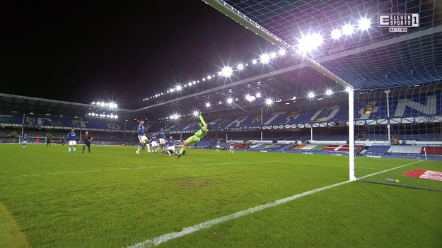 ​Manchester City i Southampton awansowały do półfinału Pucharu Anglii, wygrywając mecze wyjazdowe. Piłkarze City pokonali Everton 2-0, a "Święci", z Janem Bednarkiem w składzie, zwyciężyli Bournemoth 3-0.
Manchester City nie miał jednak łatwego zadania na stadionie Goodison Park w Liverpoolu. Pierwsza bramka padła dopiero w 84. minucie, a zdobył ją reprezentant Niemiec Ilkay Gundogan. Wynik ustalił w 90. minucie Belg Kevin De Bruyne.

Puchar Anglii to jedno z czterech trofeów, po które mogą sięgnąć w tym sezonie podopieczni Pepa Guardioli. Zdecydowanie prowadzą w tabeli Premier League, 25 kwietnia w finale Pucharu Ligi zmierzą się z Tottenhamem Hotspur, a także są w ćwierćfinale Ligi Mistrzów.
