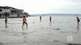 "Polacy za granicą": Spotykają się przez cały rok nad brzegiem morza. Chorwaci uwielbiają ten sport