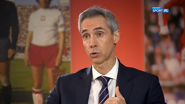 Ekskluzywny wywiad Szymona Rojka z nowym selekcjonerem reprezentacji Polski w piłce nożnej - Paulo Sousą. Portugalczyk opowiada między innymi o kulisach zatrudnienia w polskiej kadrze, pomyśle na grę każdej formacji reprezentacji, a także o roli poszczególnych piłkarzy w jego drużynie.