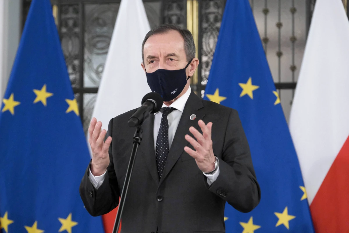 Wniosek Prokuratury Regionalnej w Szczecinie o wyrażenie zgody na pociągnięcie do odpowiedzialności karnej marszałka Senatu Tomasza Grodzkiego został przekazany do Senatu - poinformowała Prokuratura Krajowa. Wniosek dotyczy "podejrzenia przyjęcia korzyści majątkowych od pacjentów lub ich bliskich w czasie, gdy Tomasz Grodzki był dyrektorem szpitala specjalistycznego w Szczecinie i ordynatorem tamtejszego Oddziału Chirurgii Klatki Piersiowej".