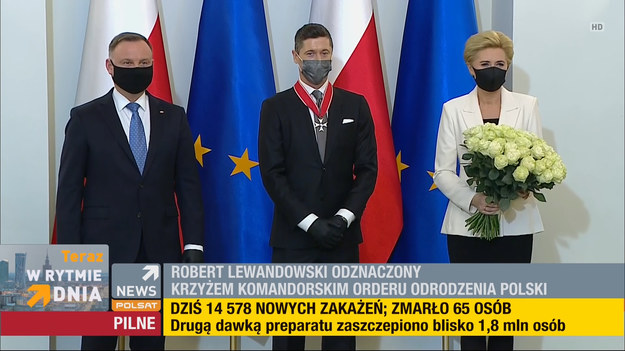 Robert Lewandowski, napastnik reprezentacji Polski, został odznaczony Krzyżem Komandorskim Orderu Odrodzenia Polski przez prezydenta Andrzeja Dudę. Wyróżnienie to przyznawane jest za wybitne osiągnięcia w różnych dziedzinach.

Uroczystość wręczenia odznaczenia Robertowi Lewandowskiemu odbyła się w Pałacu Prezydenckim w poniedziałek 22 marca, w dniu rozpoczęcia zgrupowania kadry narodowej przed meczami eliminacyjnymi do mistrzostw świata.