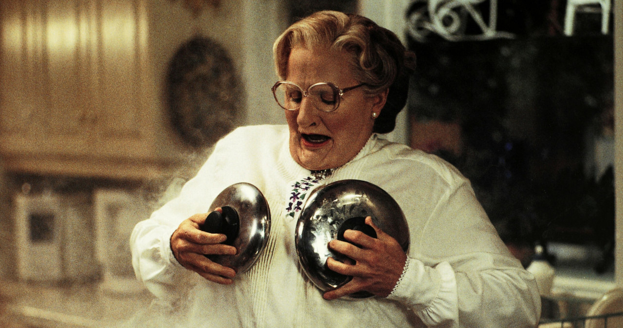 "Pani Doubtfire" z Robinem Williamsem w roli tytułowej to jeden z największych hitów komediowych w historii. Nakręcony za 25 milionów dolarów film zarobił w kinach na całym świecie ponad 440 milionów dolarów i był drugim najbardziej kasowym filmem 1993 roku. Jego reżyser, Chris Columbus, wrócił w jednym z wywiadów do podawanej przez siebie informacji sprzed lat dotyczącej tego, że istnieje wersja "Pani Doubtfire" przeznaczona dla dorosłych.