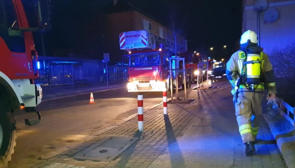 Trzy osoby zostały zatrzymane w związku ze zbrodnią, do której doszło w Opolu. Wczoraj w jednym z mieszkań wybuchł pożar. Na ciele dwóch ofiar odkryto ślady, które sugerują popełnienie zbrodni. Śledztwo w tej sprawie rozpoczęła prokuratura.