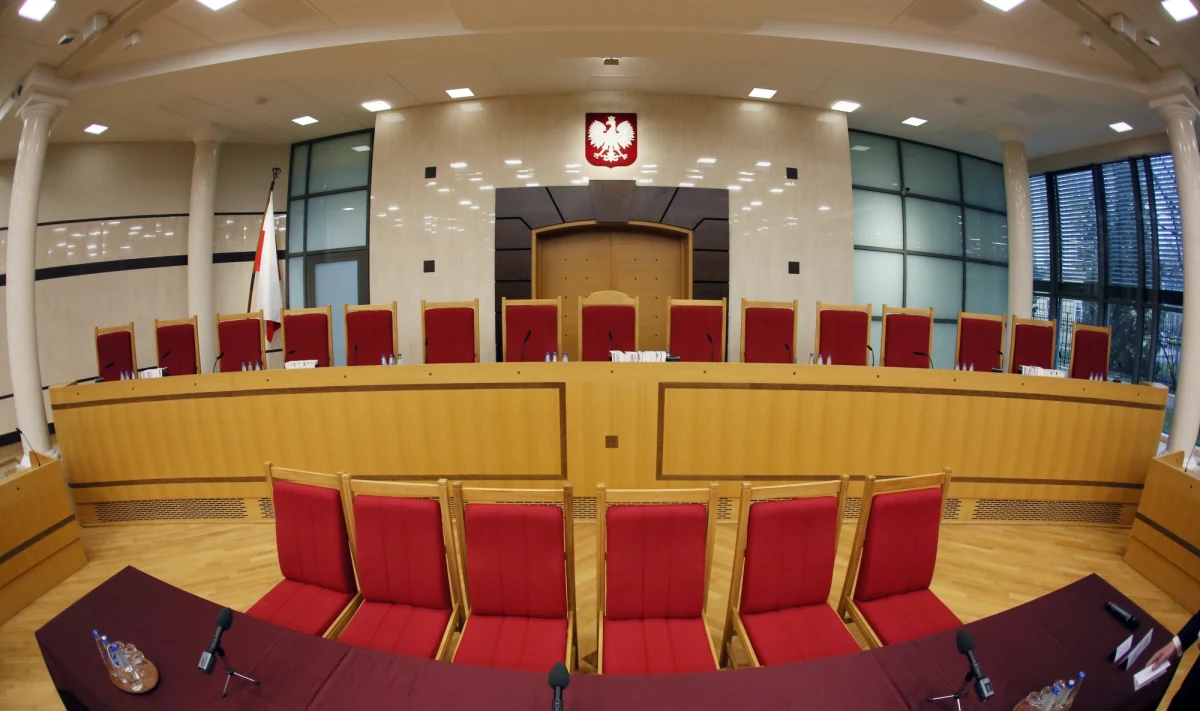 Rząd poprzez Trybunał Konstytucyjny może zablokować wypłatę odszkodowań za zamykanie i ograniczanie funkcjonowania całych branż w czasie pandemii - ostrzegają eksperci. "Jesteśmy postawieni w sytuacji Dawida przeciwko Goliatowi" – tłumaczy w rozmowie z RMF FM Mateusz Janion, jeden z prawników zajmujących się obostrzeniami i karami nakładanymi na firmy.