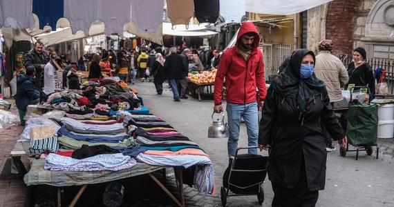 ​Kurs tureckiej liry znowu poleciał w dół po tym, jak do dymisji podał się szef banku centralnego Naci Agbal. “Dzielny bankier z Ankary" zaledwie dwa dni wcześniej podjął decyzję o podniesieniu stop procentowych w celu zduszenia wysokiej, dwycyfrowej inflacji w kraju.