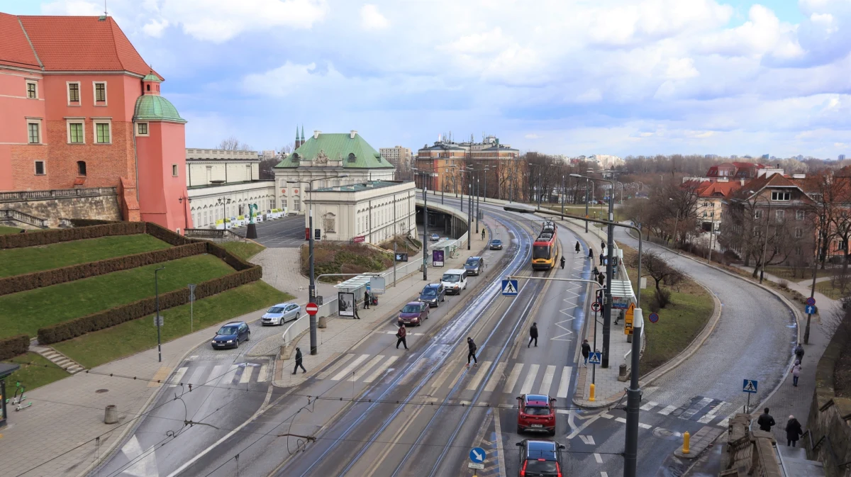 Potwierdziły się informacje RMF FM - premier poinformował, że najpóźniej czwartek przekaże informację o nowych obostrzeniach. Rządowe prognozy pokazują, że w tym tygodniu niestety przekroczymy 30 tys. zakażeń, a więc barierę, którą wyznaczyli sobie politycy. 