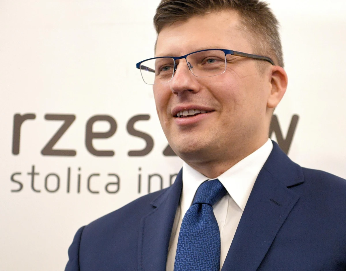 Wiceminister sprawiedliwości Marcin Warchoł, kandydat na prezydenta Rzeszowa, podjął kolejną próbę zarejestrowania swojego komitetu wyborczego. Do tej pory nie była ona możliwa ze względu na nazwę. Po południu, jak dowiedział się reporter RMF FM Grzegorz Kwolek, udało się zarejestrować komitet w rzeszowskiej delegaturze Państwowej Komisji Wyborczej. Będzie nosił nazwę: Marcin Warchoł, Tadeusz Ferenc dla Rzeszowa. 