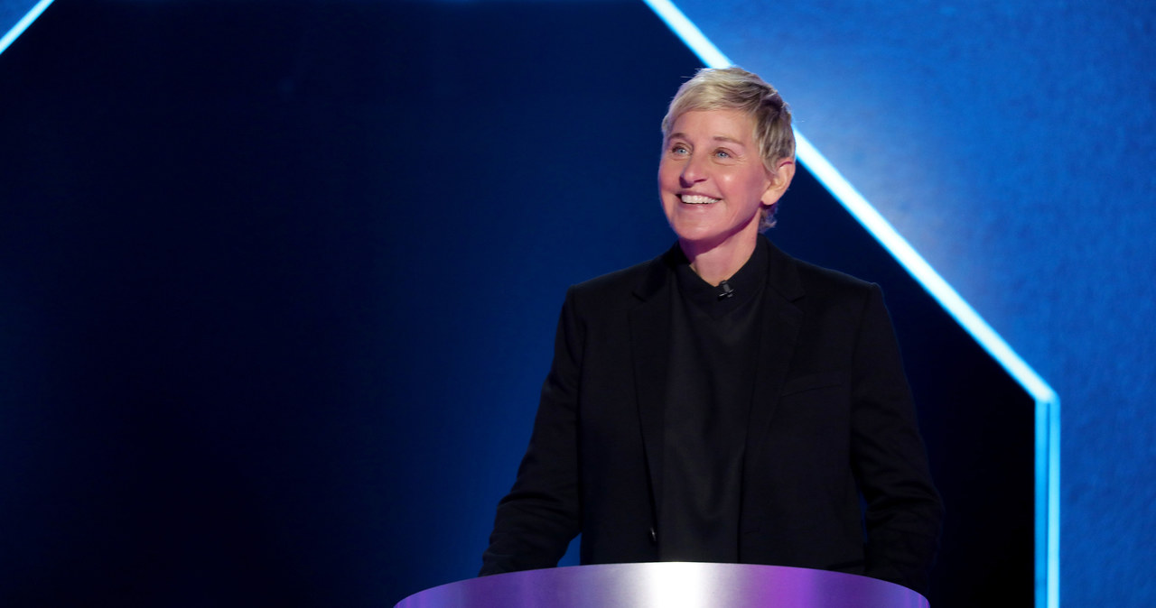 Gdy latem tamtego roku byli członkowie ekipy programu "The Ellen DeGeneres Show" wyznali, że doświadczyli w pracy mobbingu, rasizmu i zastraszania, kariera ulubienicy Ameryki stanęła pod znakiem zapytania. Dziennikarka nie zniknęła jednak z telewizji, a w pierwszym odcinku nowego sezonu przeprosiła za to, co działo się za kulisami. Niewiele to pomogło. Jak podaje "The New York Times", z powodu skandalu oglądalność show DeGeneres spadła ostatnio o rekordowe 43 proc.