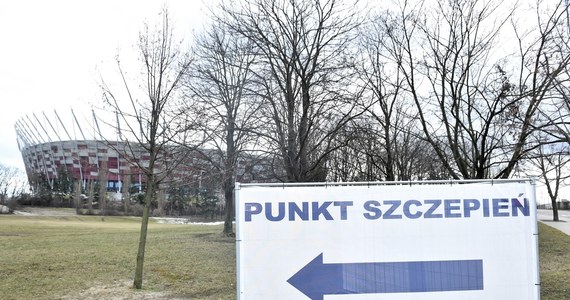 Jeśli zaszczepienie kogoś będzie niemożliwe w jego miejscu zamieszkania, proponowane miejsce będzie w tym samym województwie – zapewnia szef KPRM, pełnomocnik rządu ds. szczepień przeciw Covid-19 Michał Dworczyk. W piątek zostaną przedstawione zasady szczepień w drugim kwartale. Minister Dworczyk oświadczył także, że już ponad milion osób zarejestrowało się od wczoraj na szczepienie preparatem AstraZeneca. Jego zdaniem, świadczy to o tym, że wraca zaufanie do tej szczepionki.