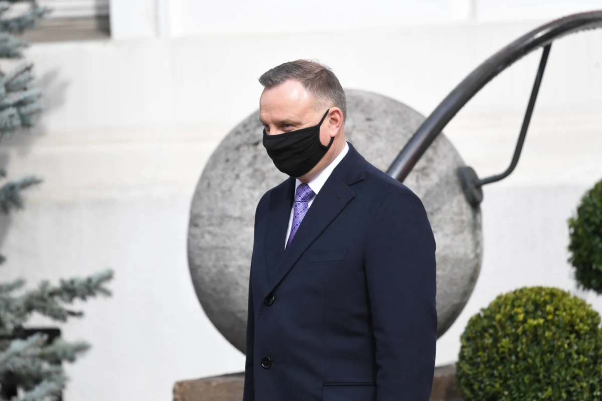 Rzecznik prezydenta Andrzeja Dudy, Błażej Spychalski zabrał głos w głośnej sprawie oskarżenia pisarza Jakuba Żulczyka o znieważenia Prezydenta RP. Spychalski w rozmowie z Interią zaznaczył, że ani Andrzej Duda, ani Kancelaria Prezydenta nie są stroną w tej sprawie. Dodał, że głowa państwa nie zna pisarza.