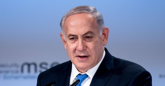 "Wielkie zwycięstwo prawicy" – tak premier Izraela Benjamin Netanjahu określił nieoficjalne wyniki wtorkowych wyborów parlamentarnych. W zamieszczonym na Facebooku wpisie Netanjahu podkreślił, że "zwycięstwo zostało odniesione pod moim kierownictwem".