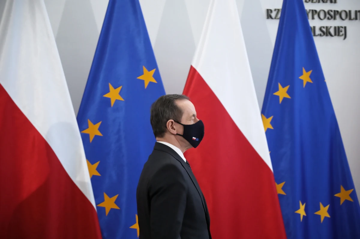 Decyzja w sprawie uchylenia immunitetu marszałka Senatu Tomasza Grodzkiego nie zapadnie wcześniej niż w połowie kwietnia. W porządku dzisiejszych obrad posiedzenia izby wyższej nie znalazł się wniosek szczecińskiej prokuratury, która chce postawić Grodzkiemu zarzuty przyjmowania łapówek podczas pracy w szpitalu.