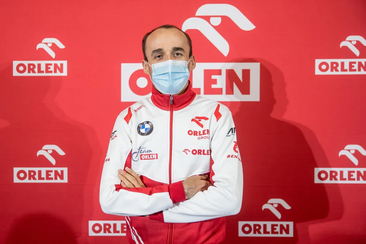 Dzięki wsparciu PKN ORLEN w nadchodzącym sezonie Robert Kubica będzie regularnie ścigał się w najbardziej prestiżowych i rozpoznawalnych wyścigach długodystansowych. Polak pojedzie m. in. w European Le Mans Series, 24-godzinnym Le Mans czy niemieckim cyklu VLN. Polski kierowca połączy te starty z pełnieniem obowiązków rezerwowego kierowcy Alfa Romeo Racing ORLEN. 