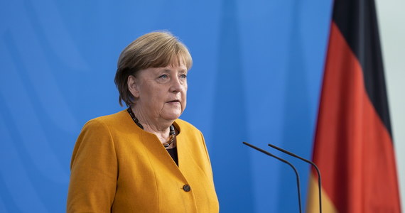 Po zwołanym w trybie pilnym kolejnym spotkaniu niemieckiego rządu i władz landów kanclerz Niemiec Angela Merkel oświadczyła, że wycofuje poniedziałkową decyzję o surowszych restrykcjach sanitarnych na Wielkanoc. Plan ten wywołał protesty i głosy krytyki.