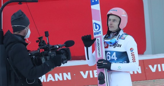 Pięciu Polaków wystąpi w czwartkowym konkursie Pucharu Świata w skokach narciarskich na mamucim obiekcie w słoweńskiej Planicy. Kwalifikacje wygrał Japończyk Ryoyu Kobayashi.