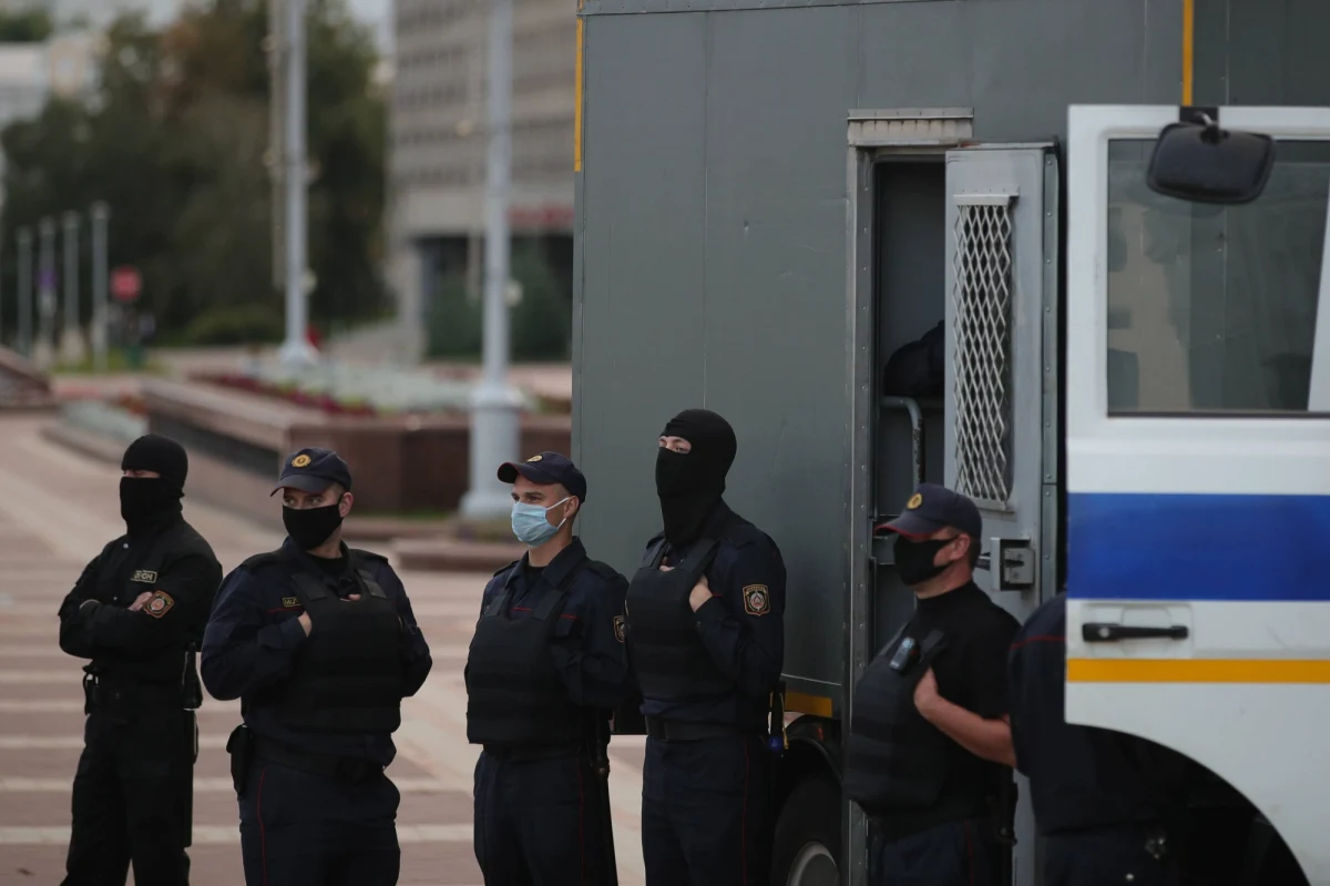Nad ranem został zatrzymany w Grodnie członek zarządu Związku Polaków na Białorusi Andrzej Poczobut. Taką informację przekazał na Twitterze szef kancelarii premiera Michał Dworczyk. Od rana trwają przeszukania w mieszkaniach działaczy w Grodnie i polskich szkołach.